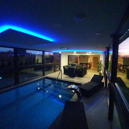 Villa Edl Elegant Aljmaš Esterno foto