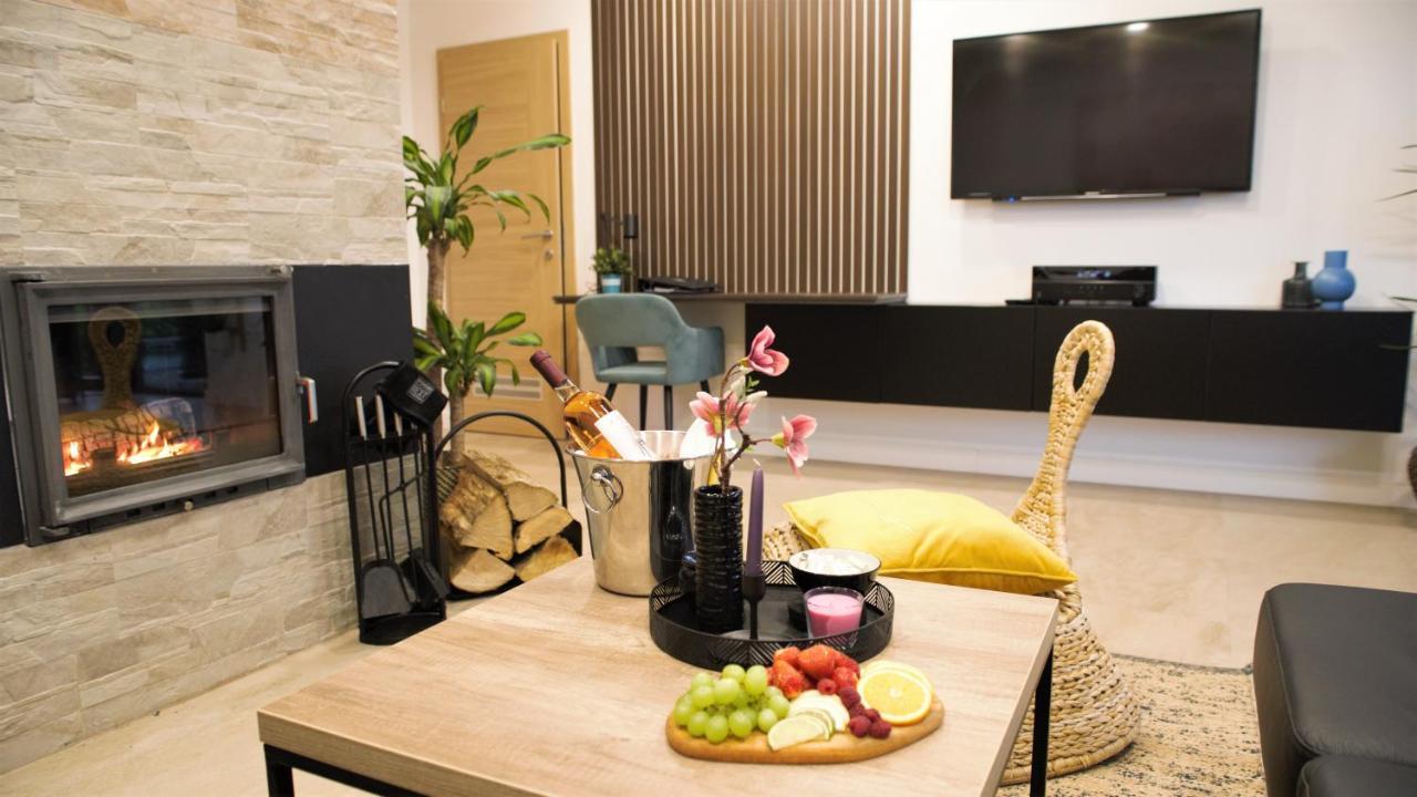 Villa Edl Elegant Aljmaš Esterno foto