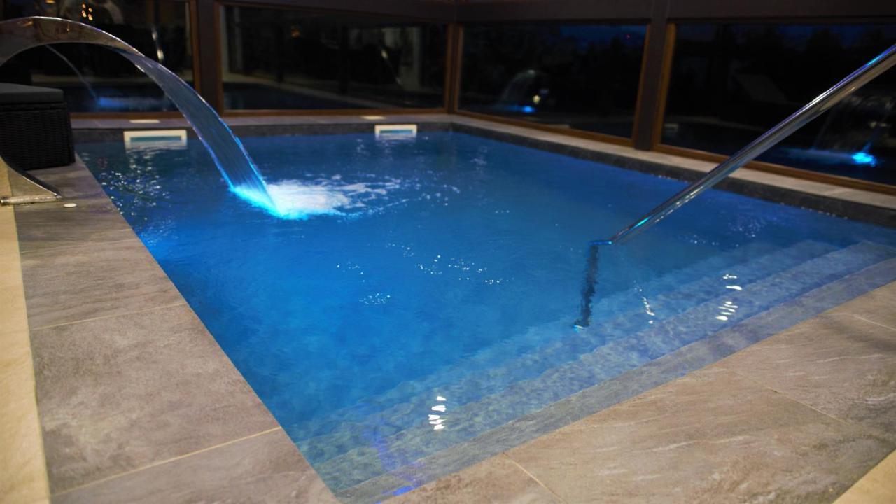 Villa Edl Elegant Aljmaš Esterno foto