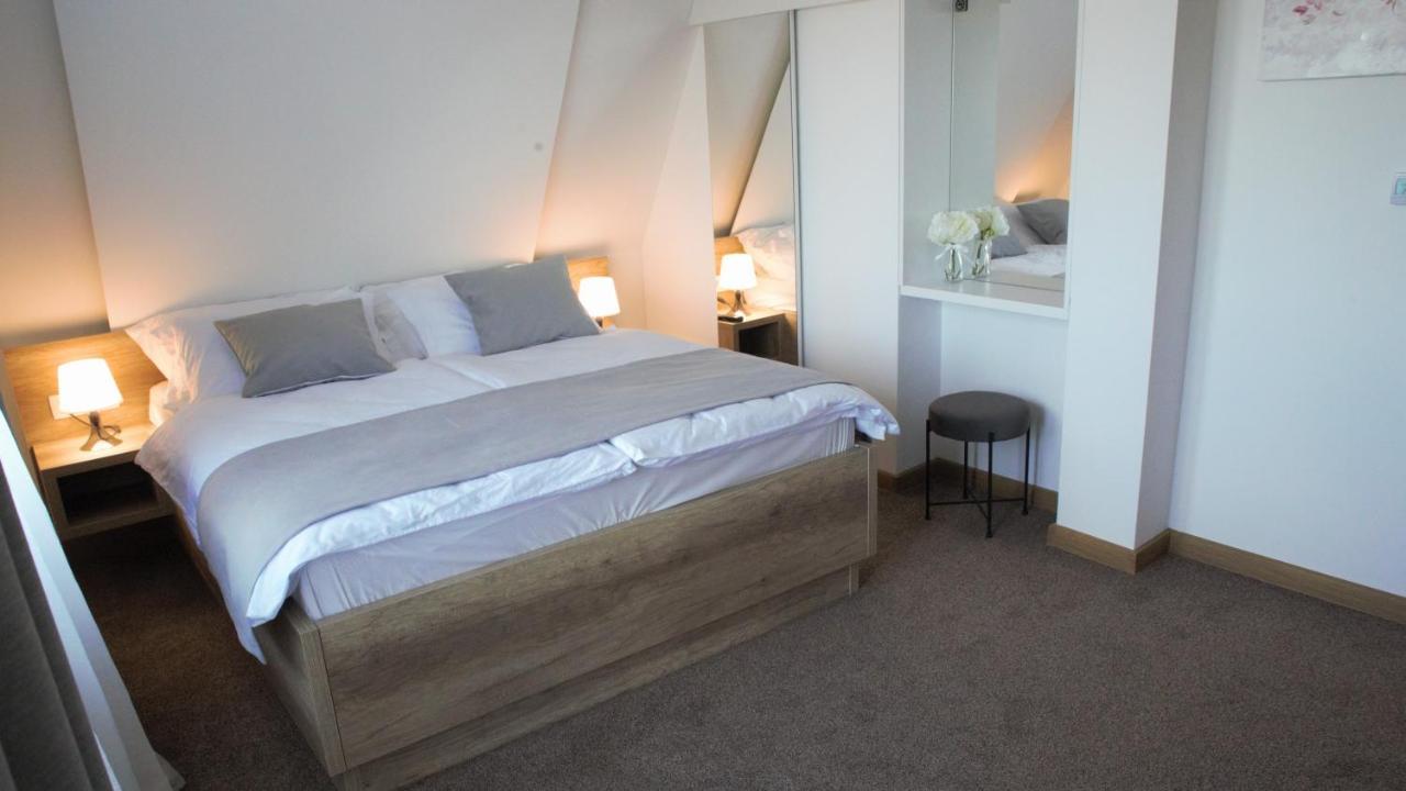 Villa Edl Elegant Aljmaš Esterno foto